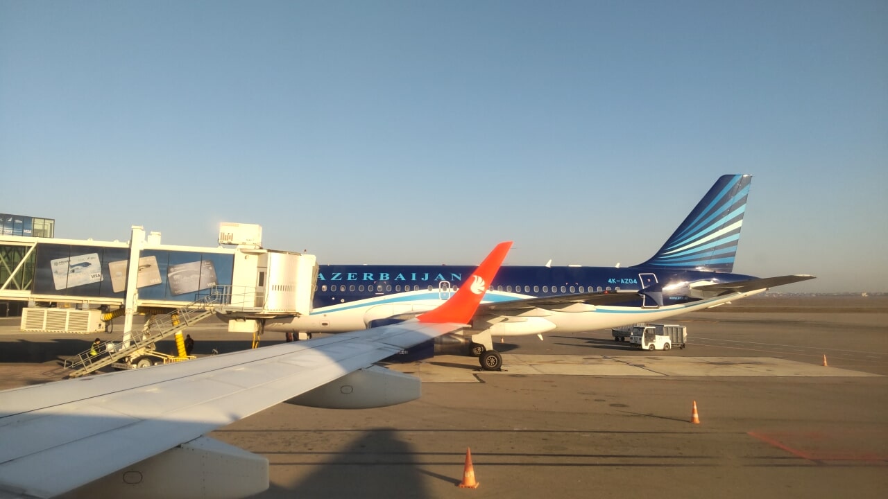 アゼルバイジャン航空とブタエアウェイズ